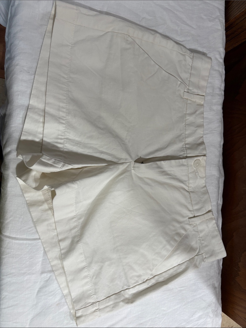 GAP Men's Chino Shorts - Cream